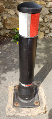 &quot;QL&quot; bollard
